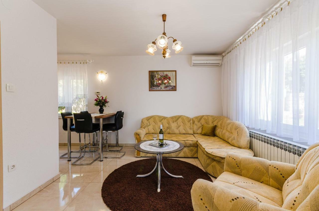 Apartment In Novi Vinodolski 15274 Povile Eksteriør billede